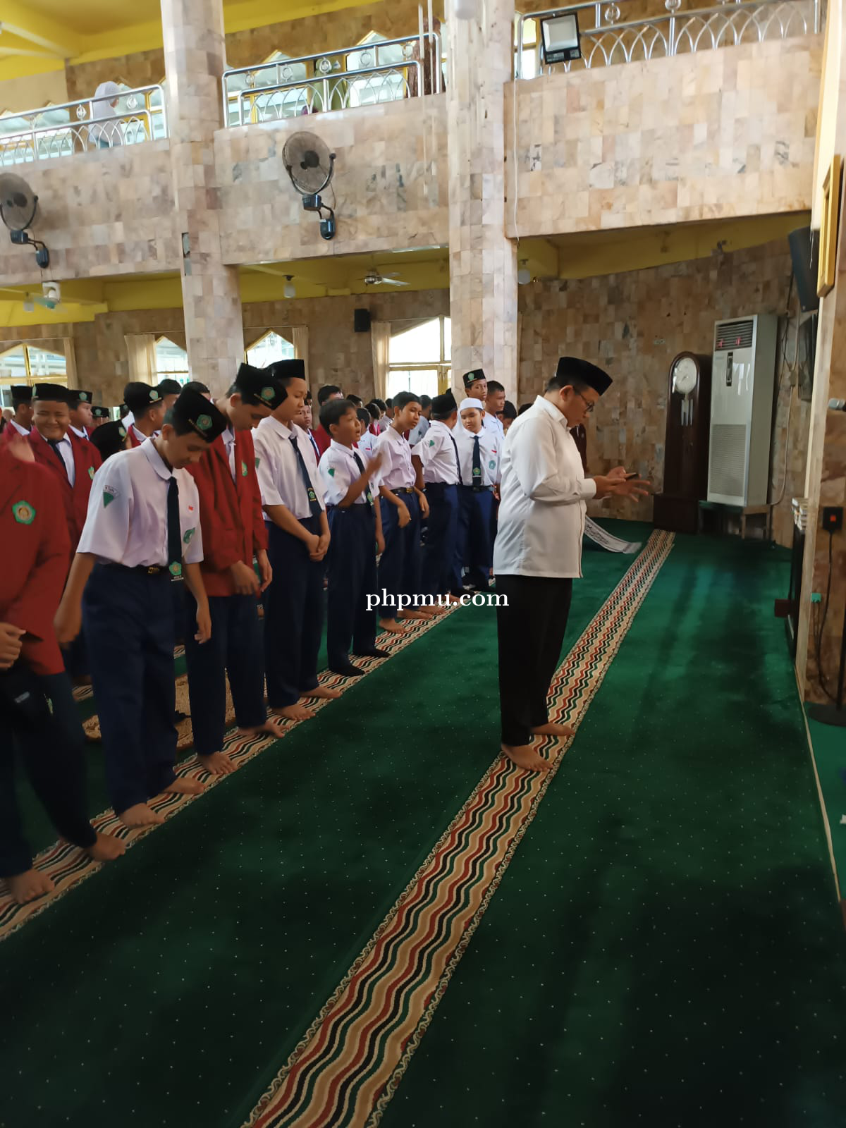 Tingkatkan Kualitas Keagamaan, MTsN 2 Kota Banjarmasin Adakan Senin Takwa