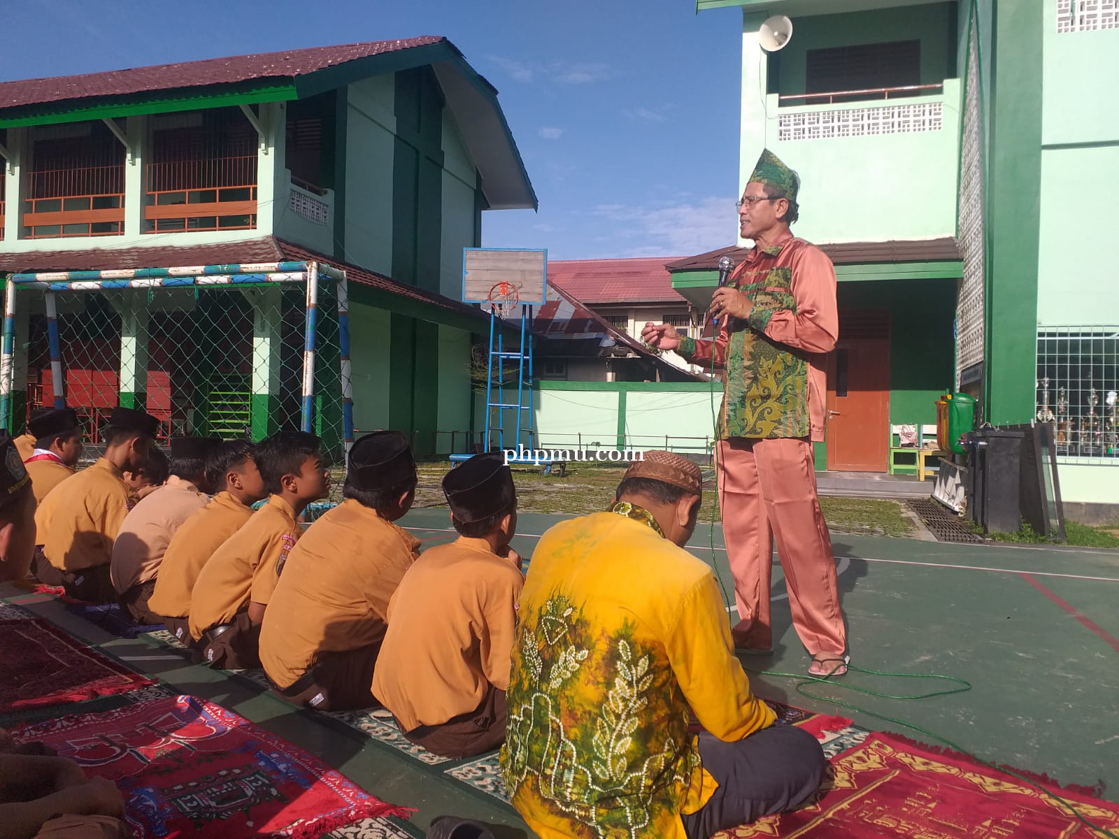 Pesantren Ramadhan, Kamad : Kegiatan Keagamaan Sebagai Wahana Perdalam Wawasam Keislaman   