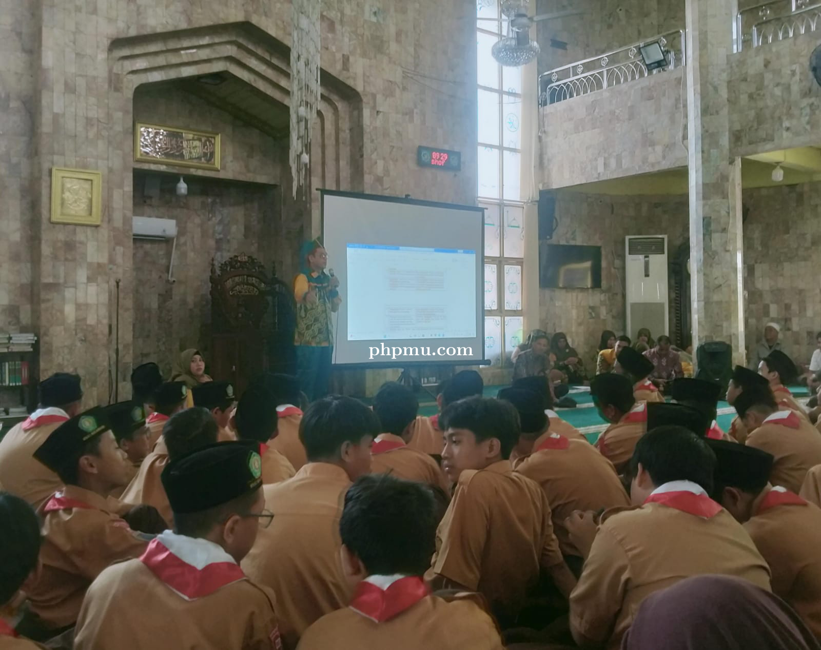 MTsN 2 Kota Banjarmasin Sosialisasikan Tata Tertib Madrasah Kepada Seluruh Siswa